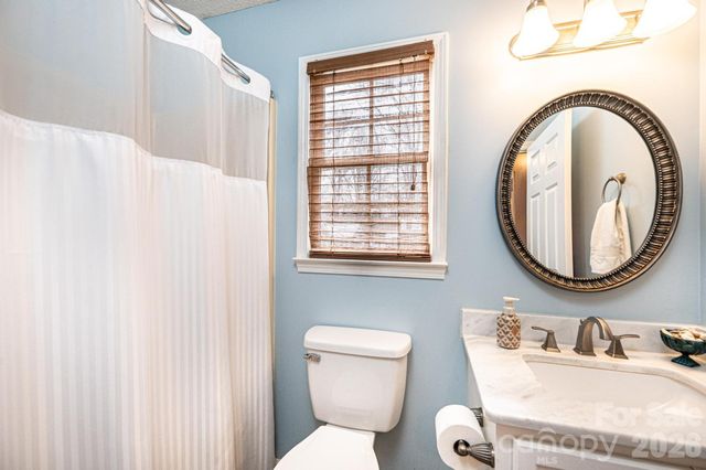 1238 Pennwood Drive, Hickory, NC 28602