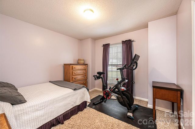 1238 Pennwood Drive, Hickory, NC 28602