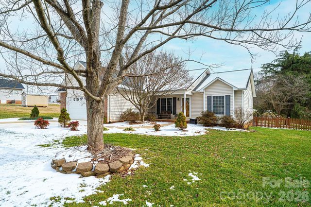 1238 Pennwood Drive, Hickory, NC 28602