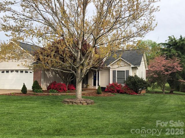 1238 Pennwood Drive, Hickory, NC 28602