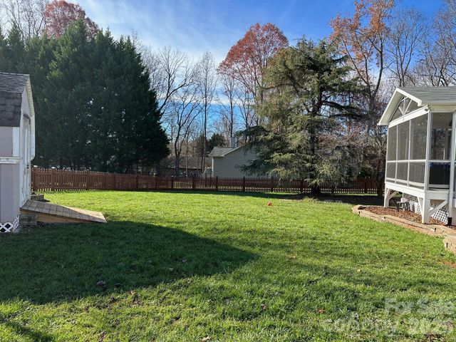 1238 Pennwood Drive, Hickory, NC 28602