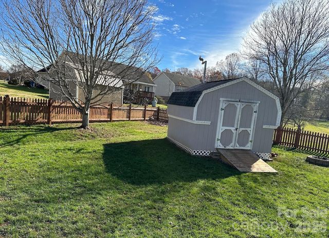 1238 Pennwood Drive, Hickory, NC 28602