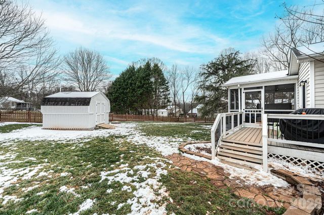 1238 Pennwood Drive, Hickory, NC 28602