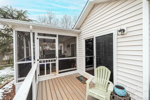 1238 Pennwood Drive, Hickory, NC 28602