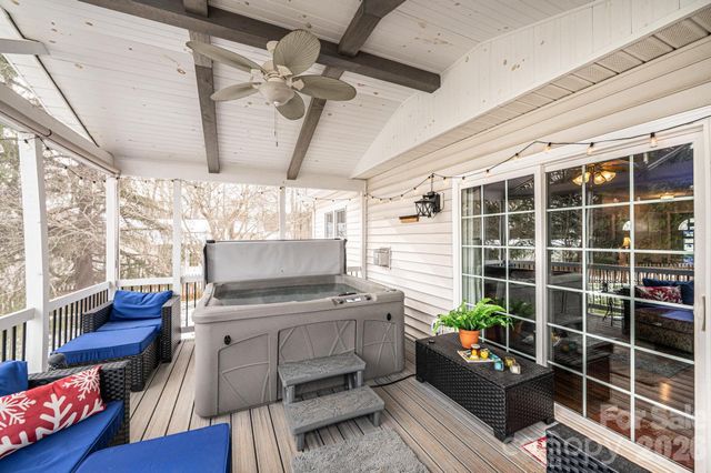 1238 Pennwood Drive, Hickory, NC 28602