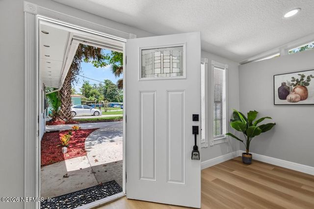 11534 INEZ Drive, Jacksonville, FL 32218