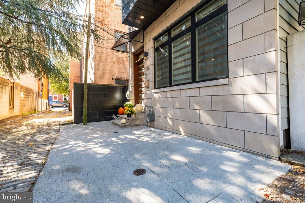 758 S REESE ST, PHILADELPHIA, PA 19147 — photo 4