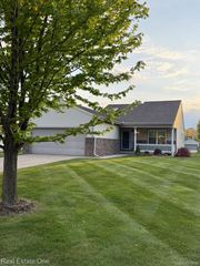 12276 Pagels Drive, Grand Blanc, MI 48439