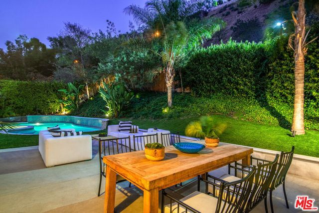 1922 N Beverly Drive, Beverly Hills, CA 90210