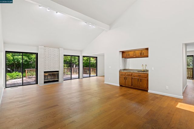 112 Richard Ln, Walnut Creek, CA 94595