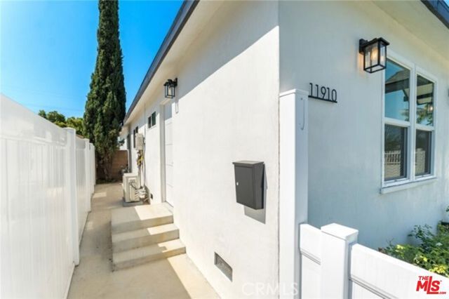 11912 Elkwood Street, North Hollywood (los Angeles), CA 91605
