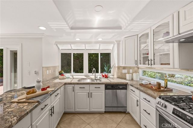 16 Harrisburg, Irvine, CA 92620