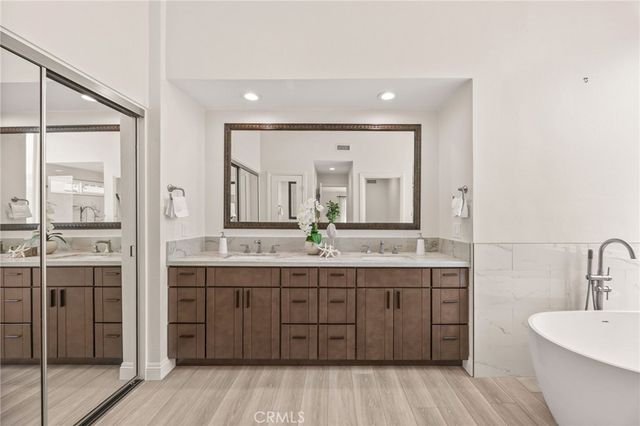 16 Harrisburg, Irvine, CA 92620