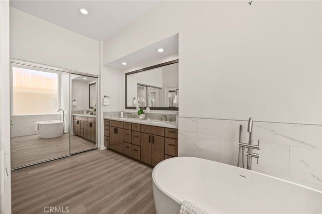 16 Harrisburg, Irvine, CA 92620