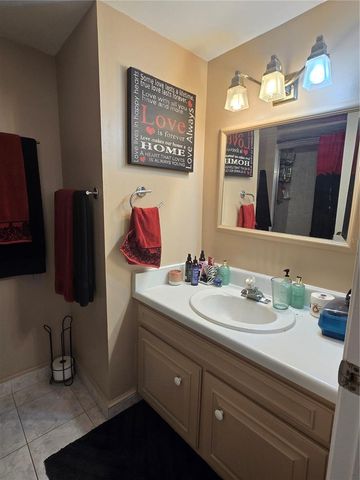 6305 NEWTOWN CIRCLE 5B4, Tampa, FL 33615