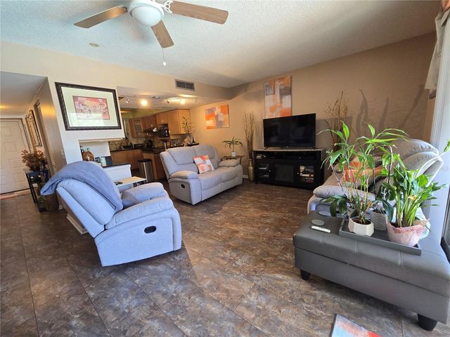 6305 NEWTOWN CIRCLE 5B4, Tampa, FL 33615