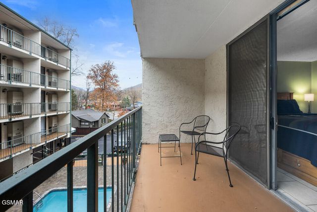 685 River Rd, Gatlinburg, TN 37738