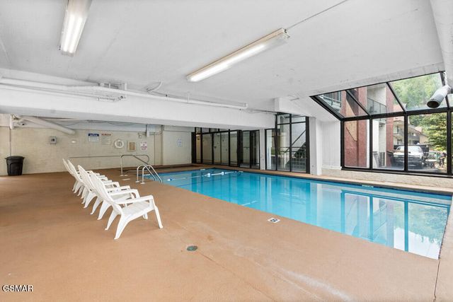 685 River Rd, Gatlinburg, TN 37738