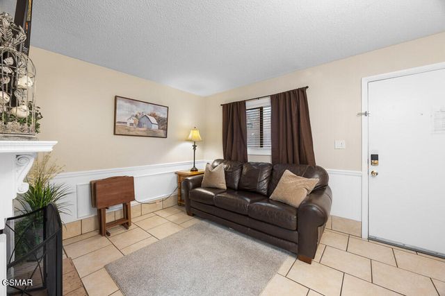 685 River Rd, Gatlinburg, TN 37738