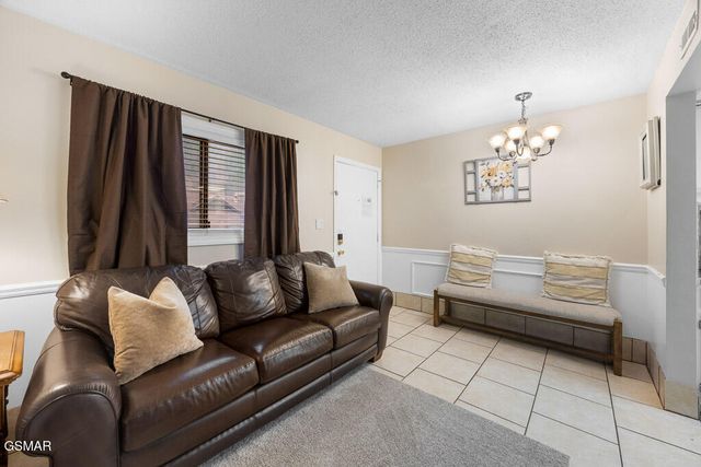 685 River Rd, Gatlinburg, TN 37738