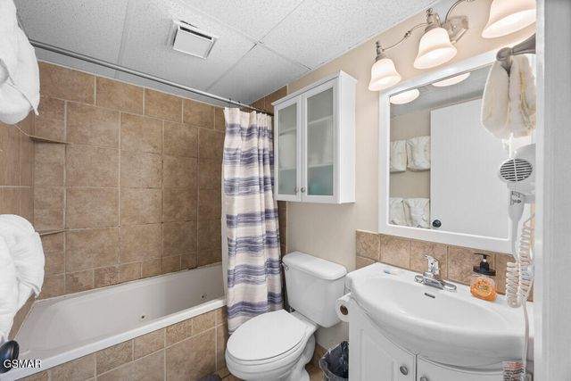 685 River Rd, Gatlinburg, TN 37738