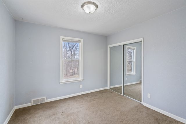 407 E Creston Avenue, Des Moines, IA 50315