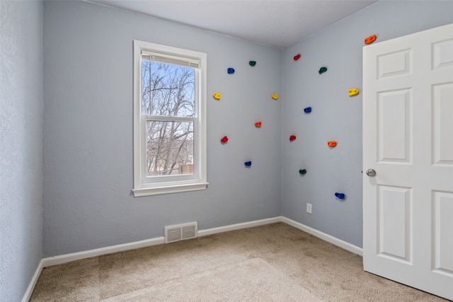 407 E Creston Avenue, Des Moines, IA 50315