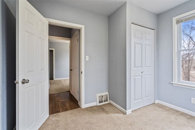 407 E Creston Avenue, Des Moines, IA 50315