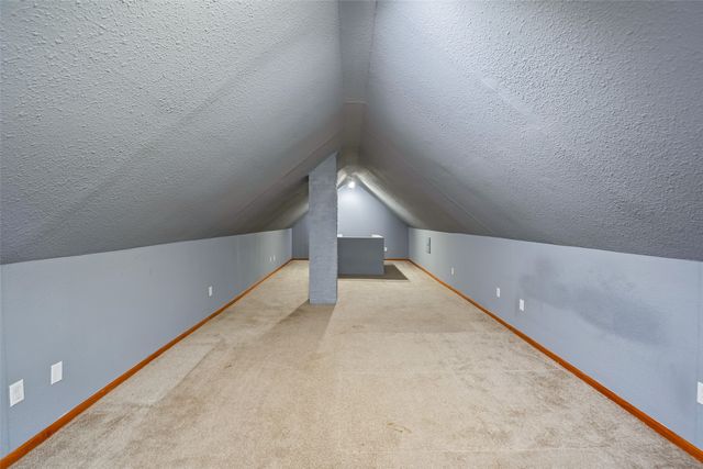 407 E Creston Avenue, Des Moines, IA 50315