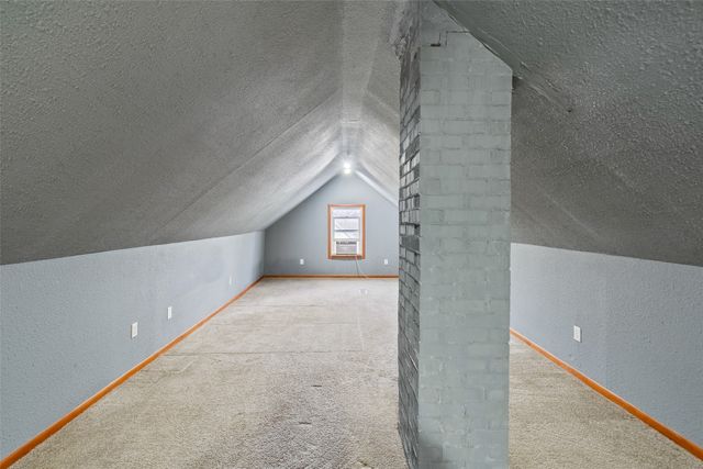 407 E Creston Avenue, Des Moines, IA 50315