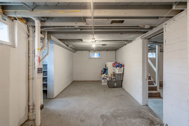 407 E Creston Avenue, Des Moines, IA 50315