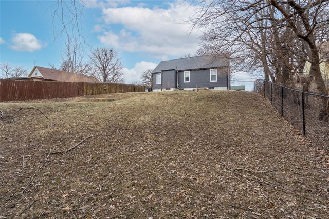 407 E Creston Avenue, Des Moines, IA 50315