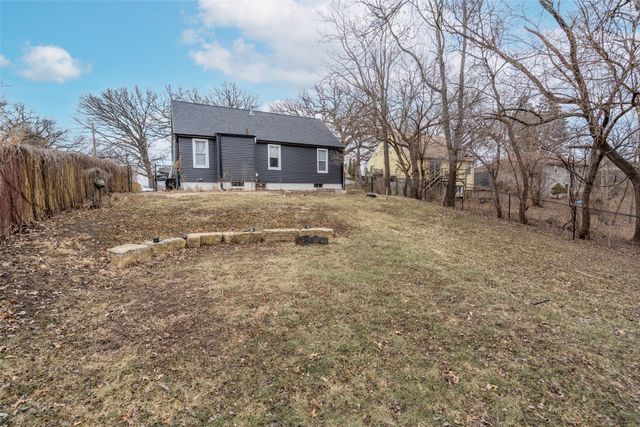 407 E Creston Avenue, Des Moines, IA 50315