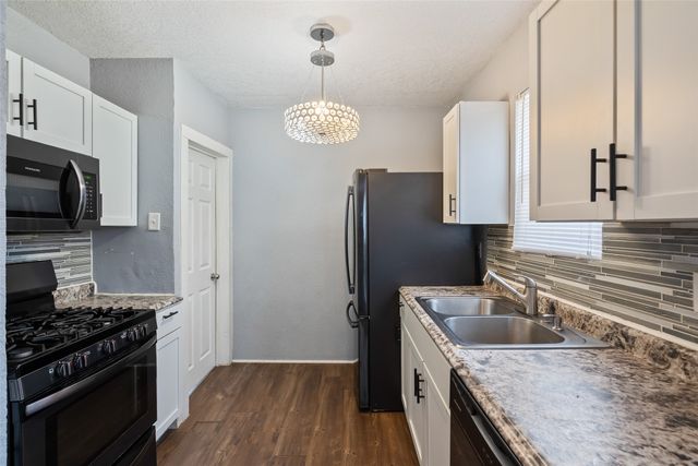 407 E Creston Avenue, Des Moines, IA 50315