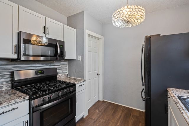 407 E Creston Avenue, Des Moines, IA 50315