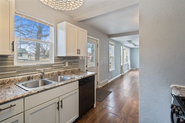 407 E Creston Avenue, Des Moines, IA 50315