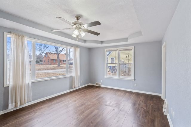 407 E Creston Avenue, Des Moines, IA 50315