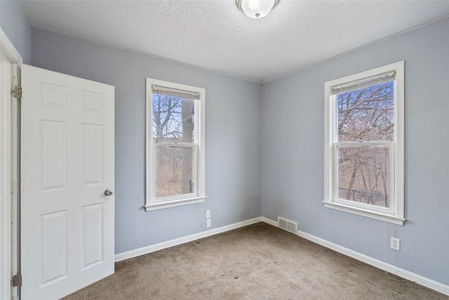 407 E Creston Avenue, Des Moines, IA 50315