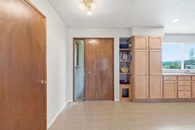 8010 W Melville Rd, Cheney, WA 99004