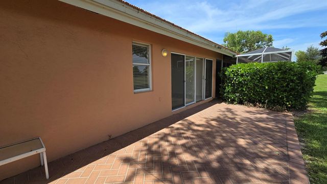 5622 Royal Lake Circle, Boynton Beach, FL 33437