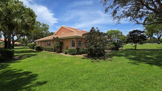 5622 Royal Lake Circle, Boynton Beach, FL 33437
