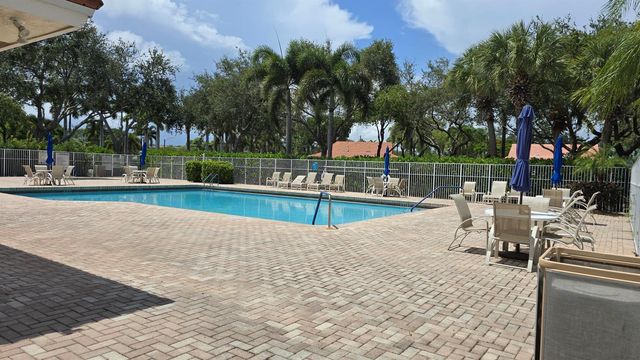 5622 Royal Lake Circle, Boynton Beach, FL 33437