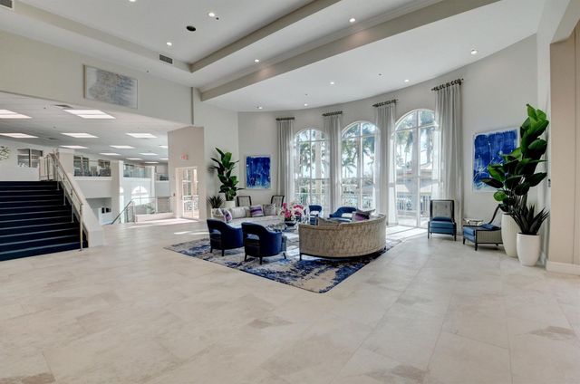 5622 Royal Lake Circle, Boynton Beach, FL 33437