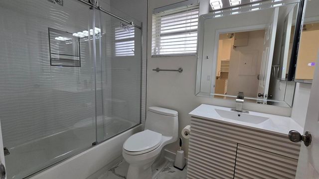 5622 Royal Lake Circle, Boynton Beach, FL 33437