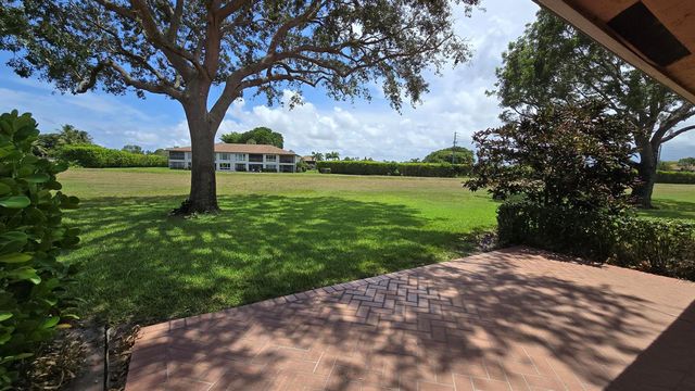 5622 Royal Lake Circle, Boynton Beach, FL 33437