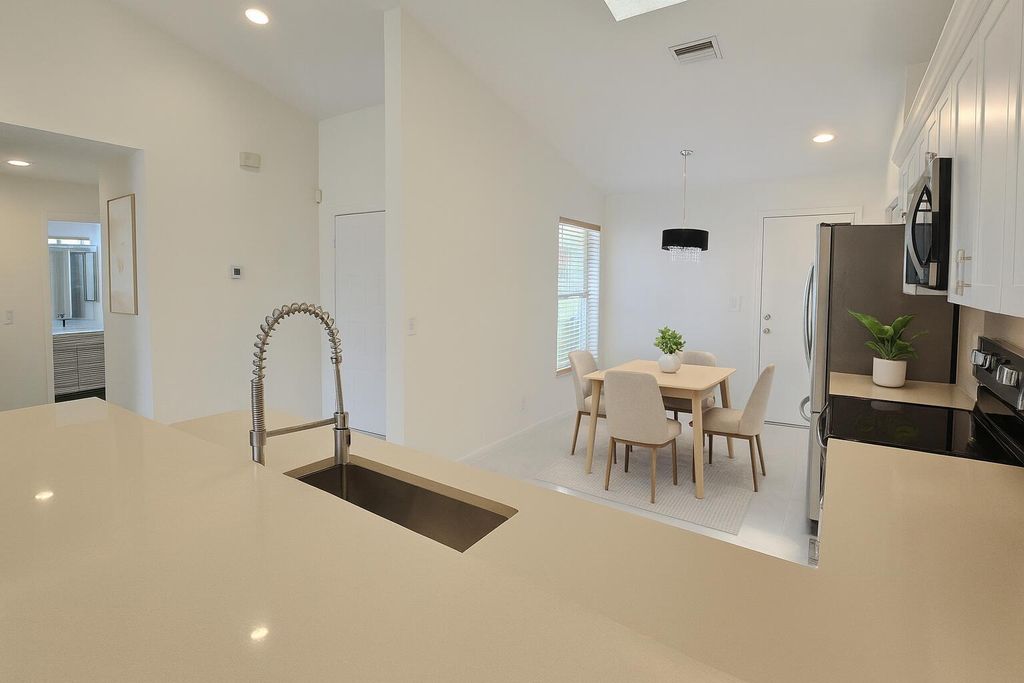 5622 Royal Lake Circle, Boynton Beach, FL 33437