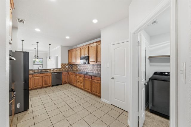 1547 Brookview Drive, Lancaster, TX 75146