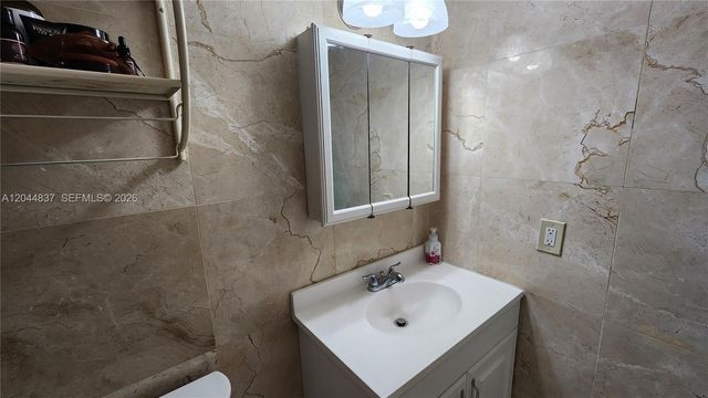 19201 E Collins Avenue 345, Sunny Isles Beach, FL 33160