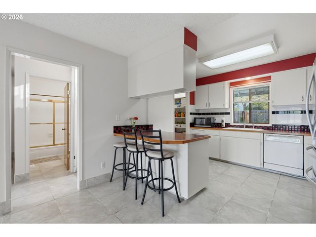 6811 Sw 170TH Ave, Beaverton, OR 97007