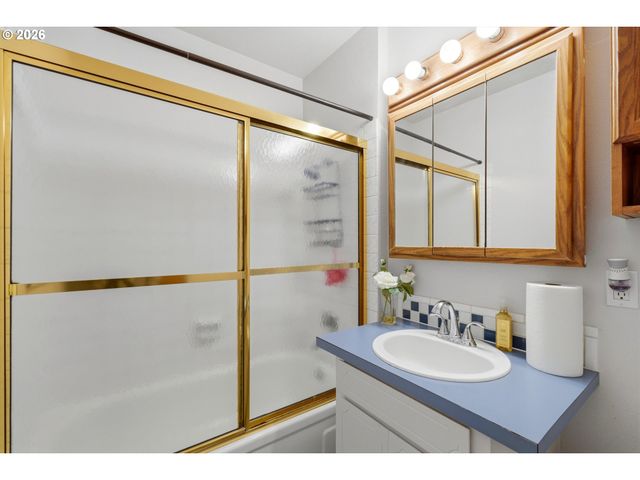 6811 Sw 170TH Ave, Beaverton, OR 97007